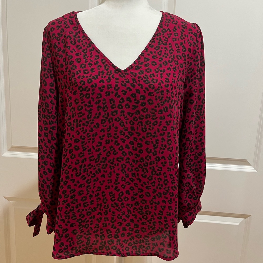 CeCe NWT Red V-neck 3/4 Sleeve Blouse. Size M.